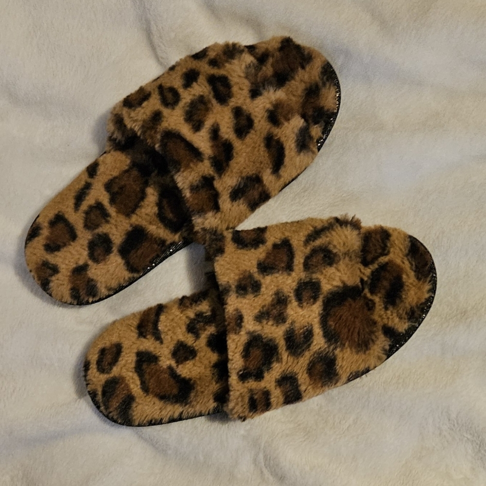 Secret Tresures Cheetah Print Slippers